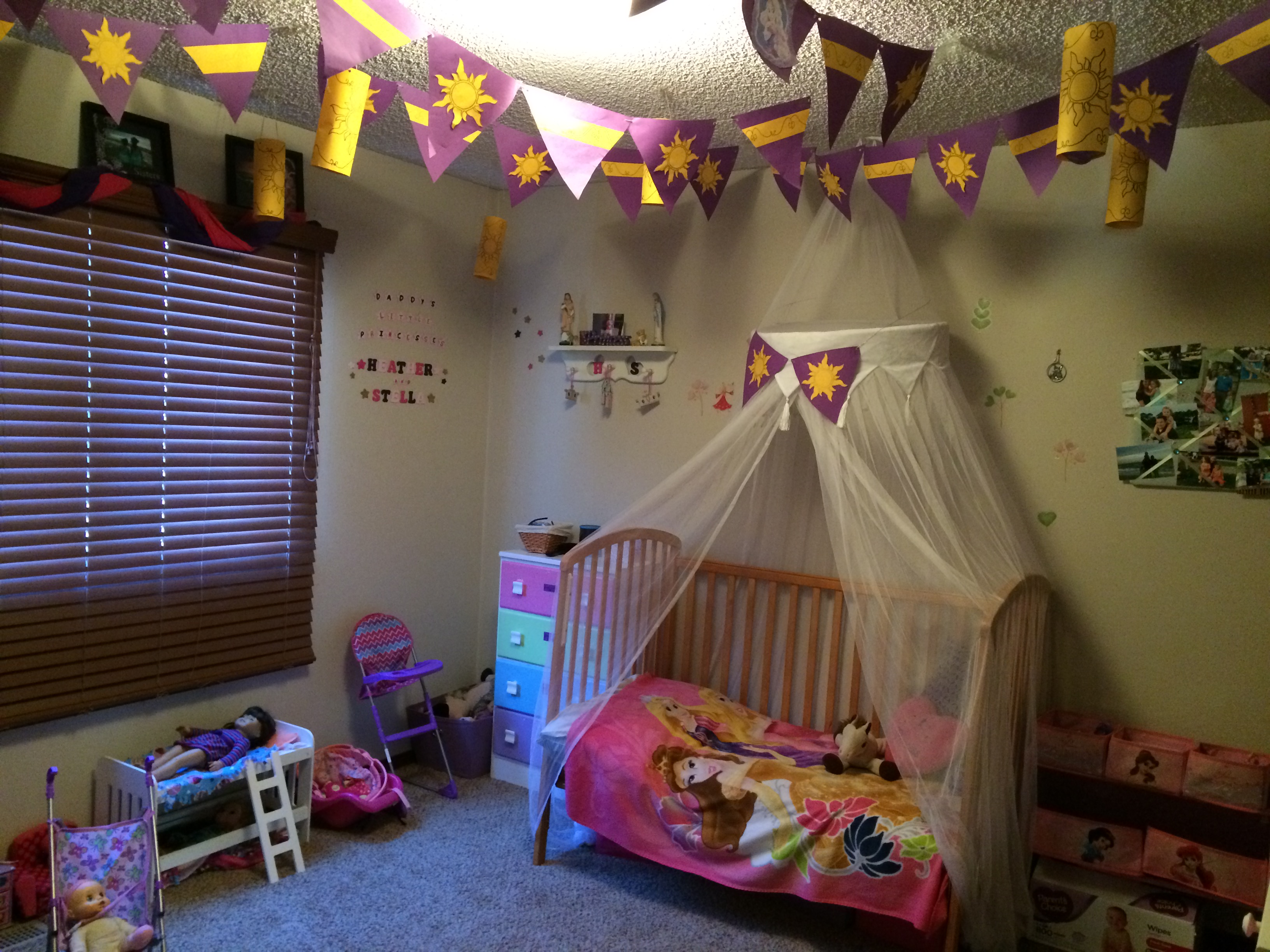 How to Create a Lovely Disney Princess Bedoom for Little Girls